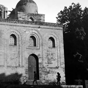 Casa Carini , Palermo Italia
